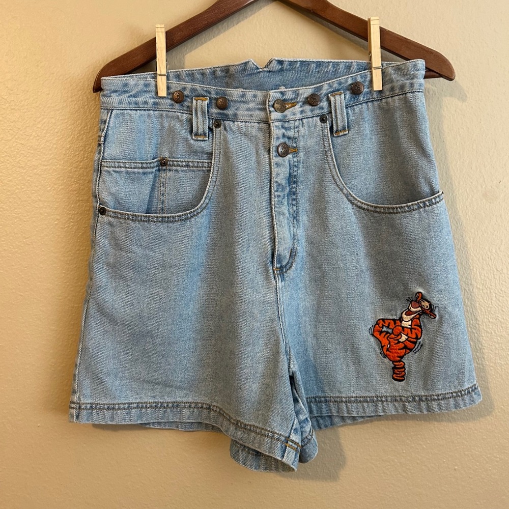 Vintage High Waisted Original Tigger Patch Demin Rivet Shorts - Mickey Inc. - Picture 4 of 17
